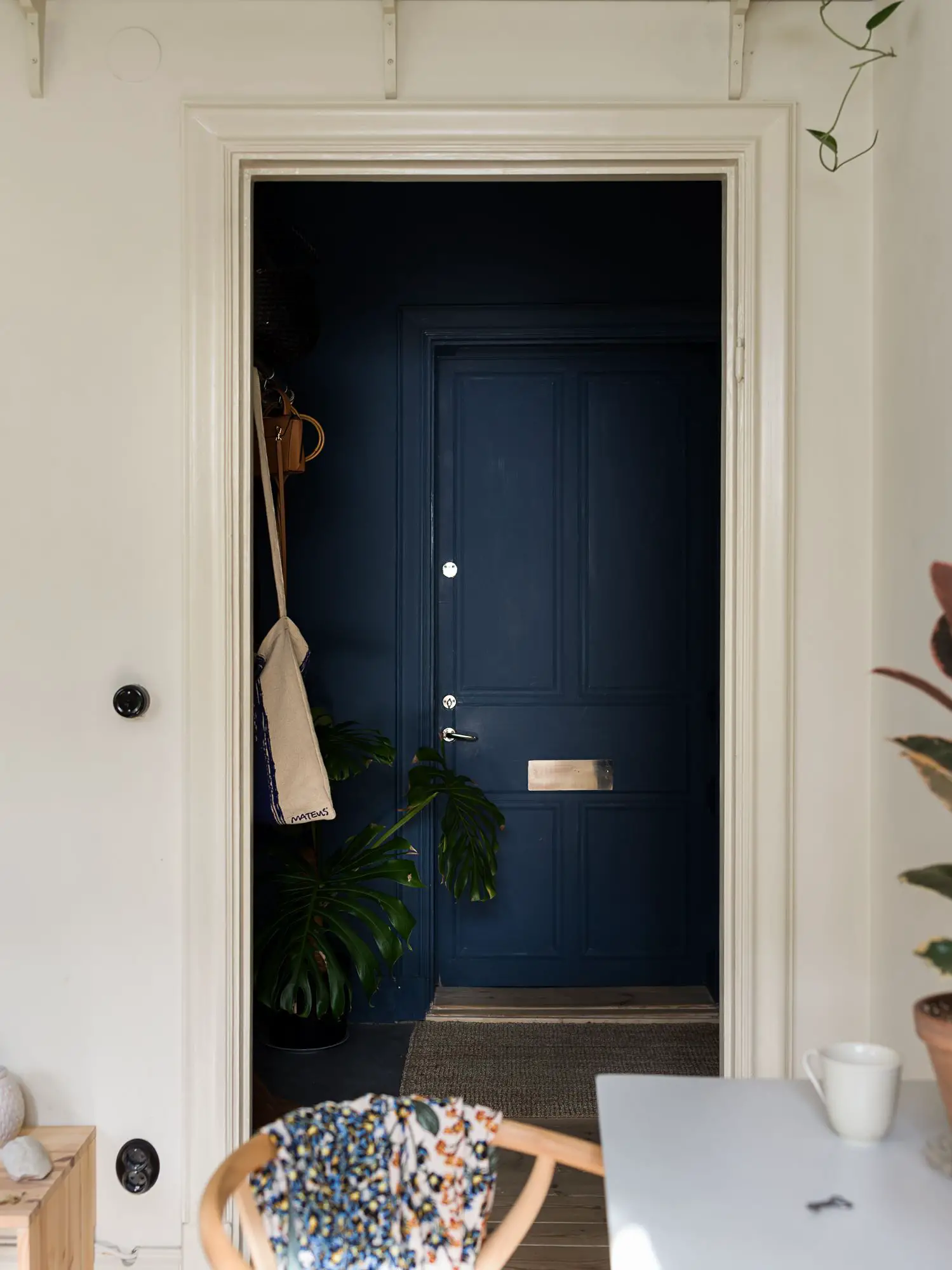 复古色彩的旧楼公寓-16