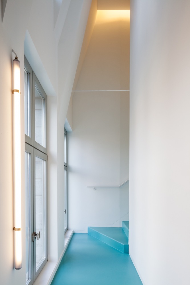 比利时十八世纪连栋住宅的现代翻新-82