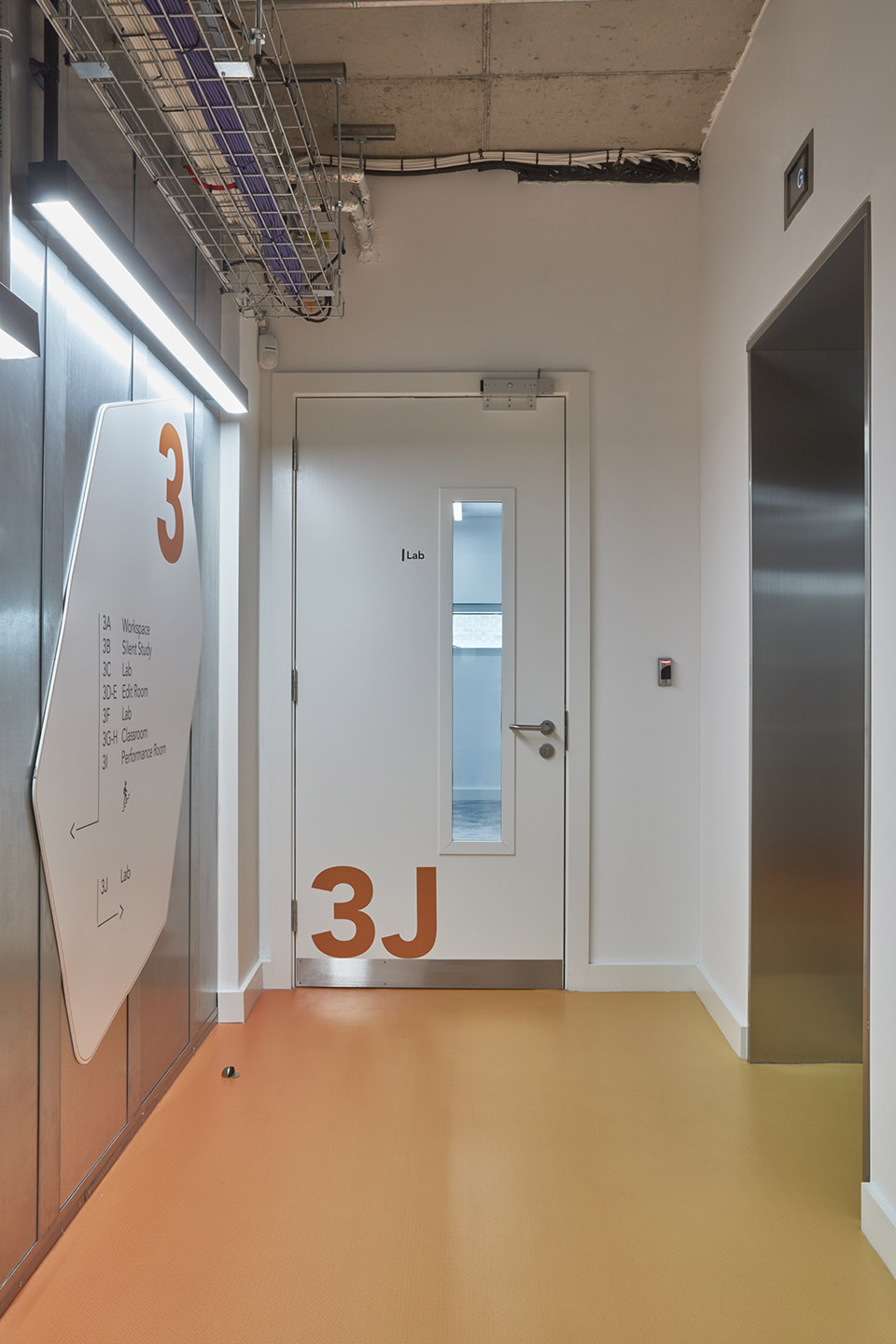 英国 The Music Bo· 当代媒体学院大楼丨SPPARC Studio-88