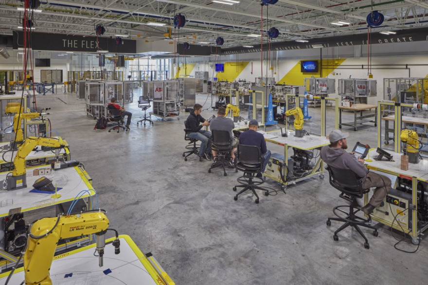 兰辛社区学院制造业卓越中心-9