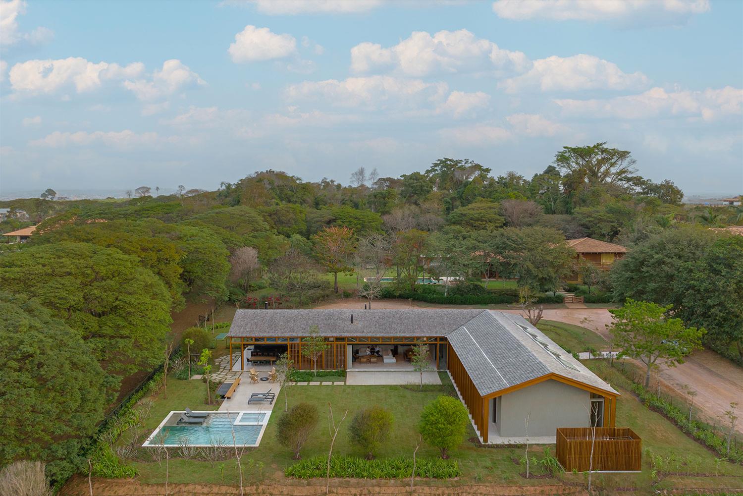 巴西建筑师 Gui Mattos 的木结构环保住宅设计-1