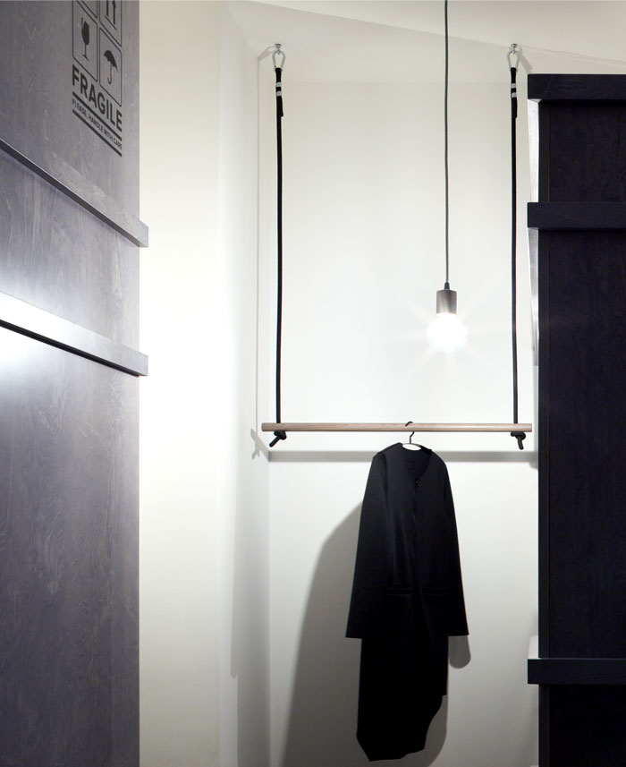 旧厂房改造的极简风格住宅公寓  Klara Valova SMLXL studio-13