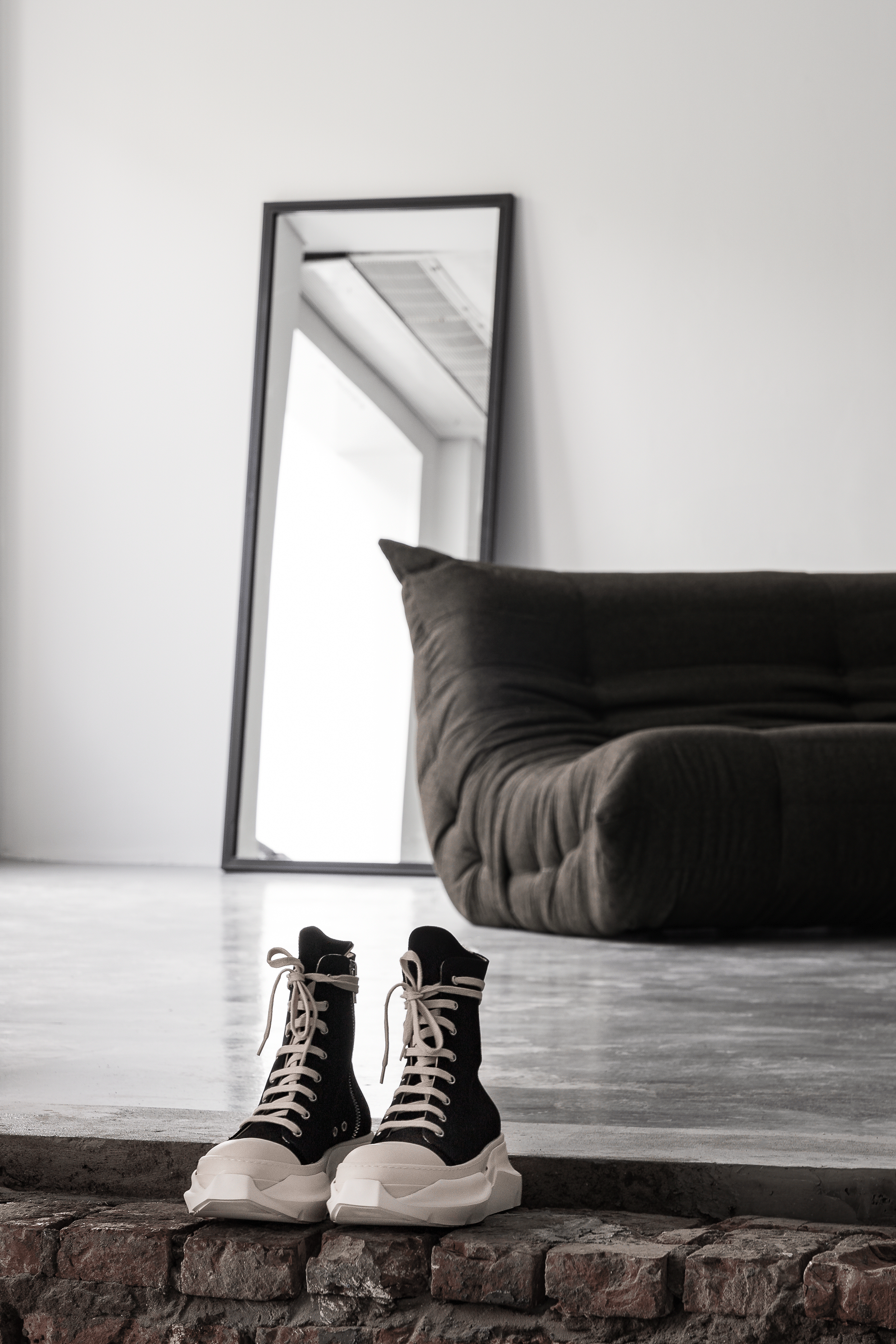 黑暗画廊丨越南河内丨Naki Wood Studio-10