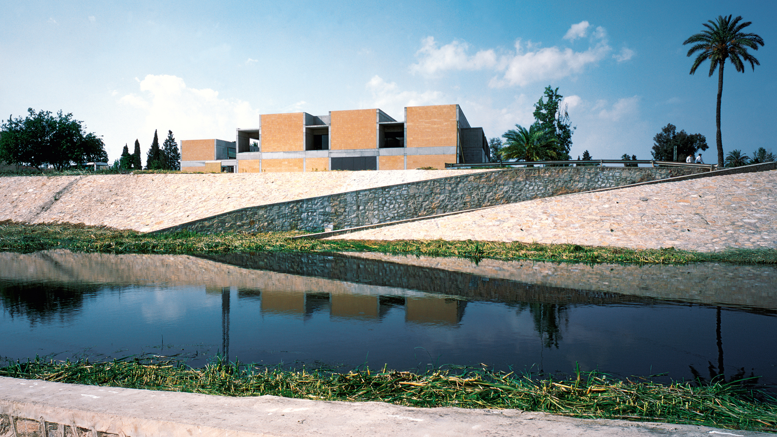 穆尔西亚会议中心 | 石金辉映的现代会议空间-0