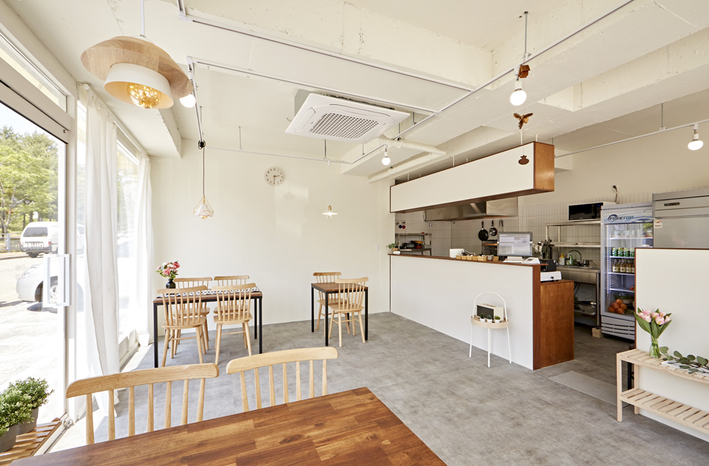 极简 17 坪韩式住宅设计，展现白色与木质调的优雅品味-10