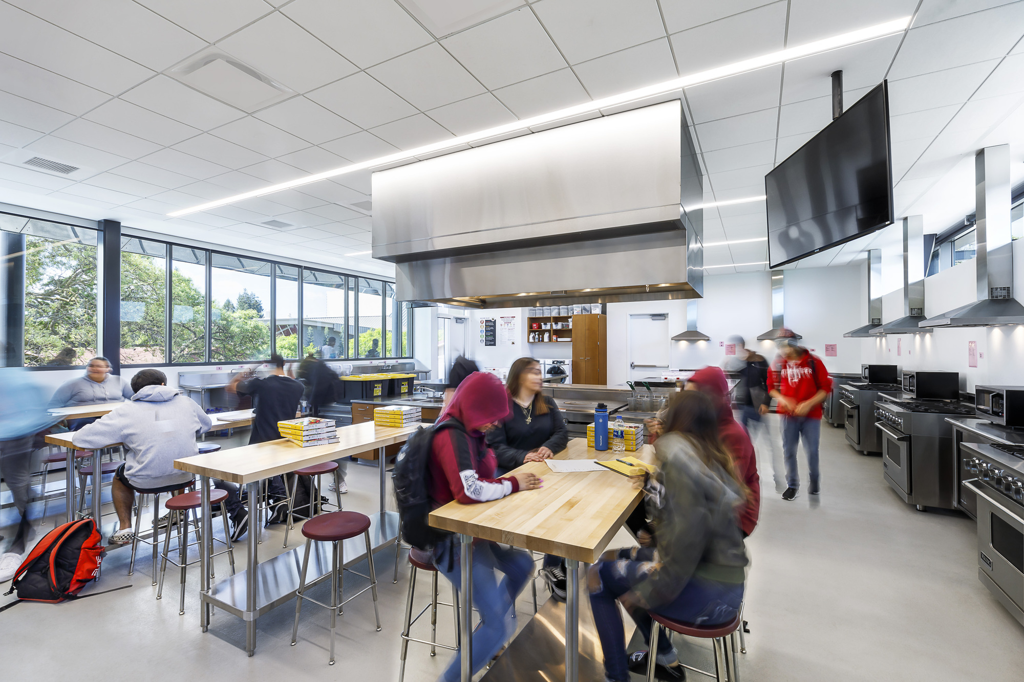 Menlo-Atherton High School STEM Building / LPA-18