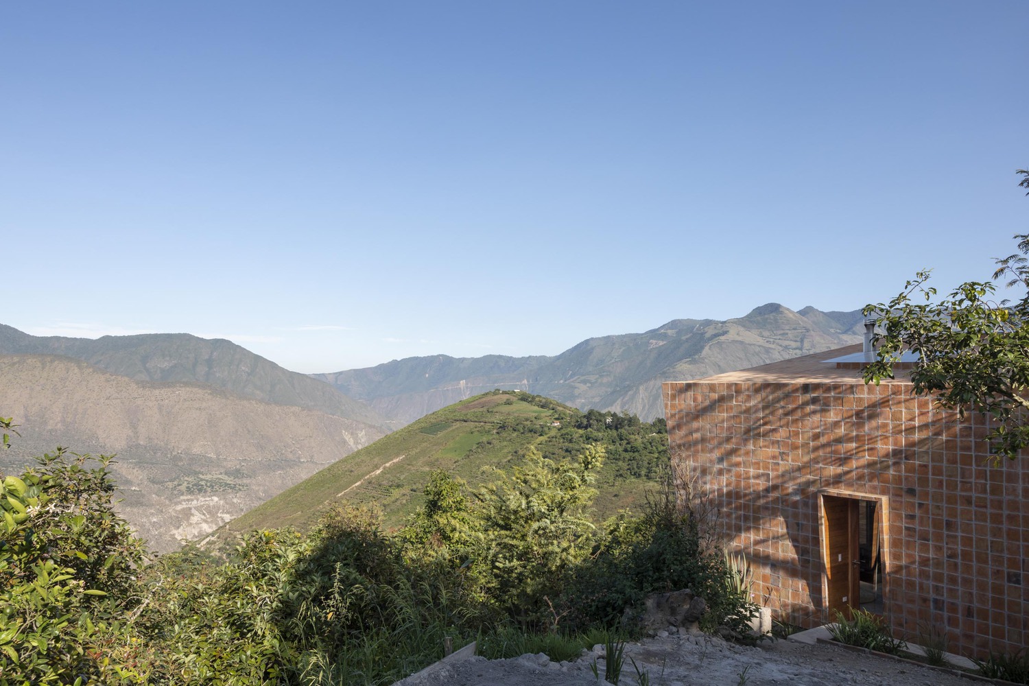 山景之宅 · 与自然共生的现代宜居设计丨厄瓜多尔-4