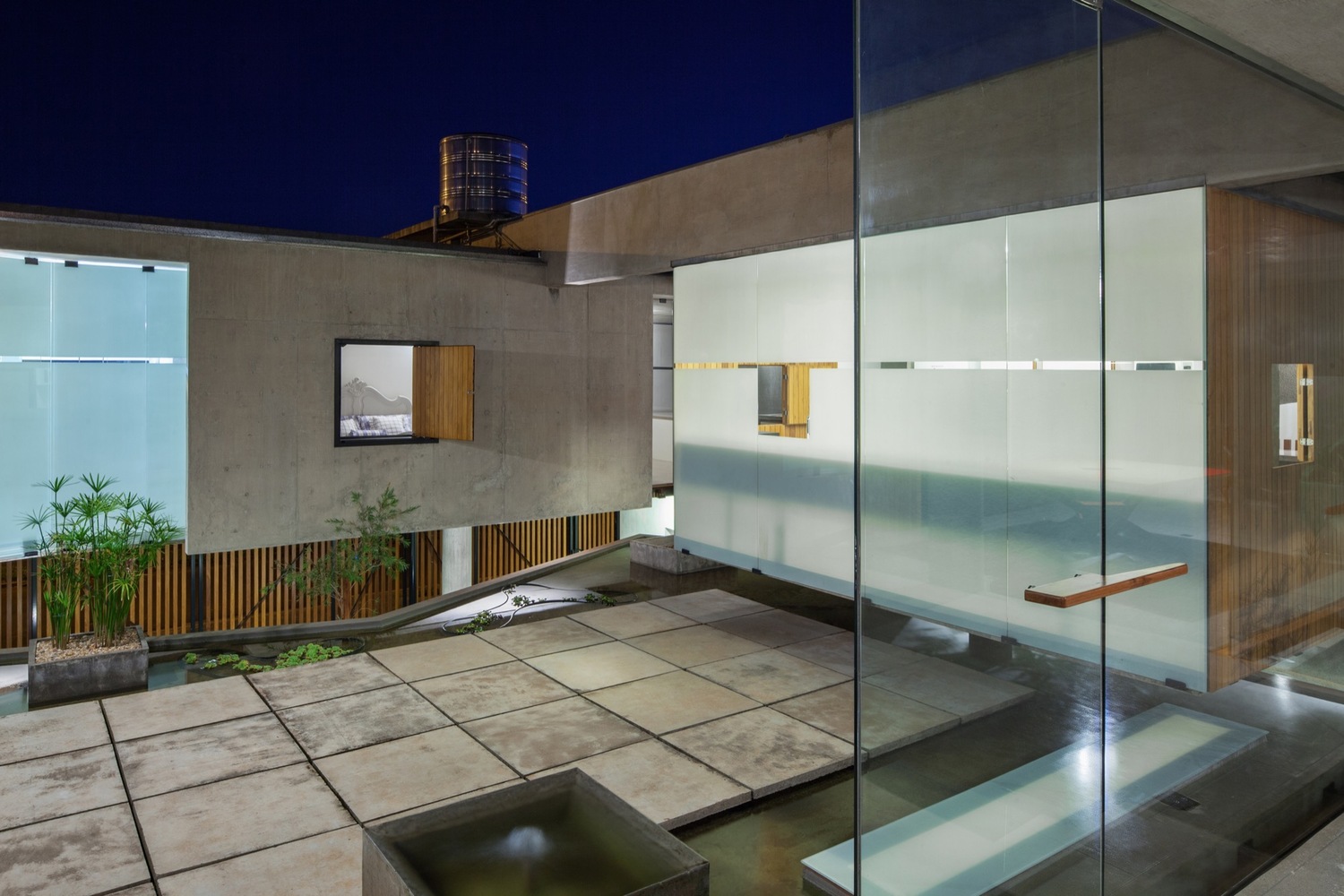 巴西奥兰蒂亚住宅 · 共生设计展现居住与工作空间-34