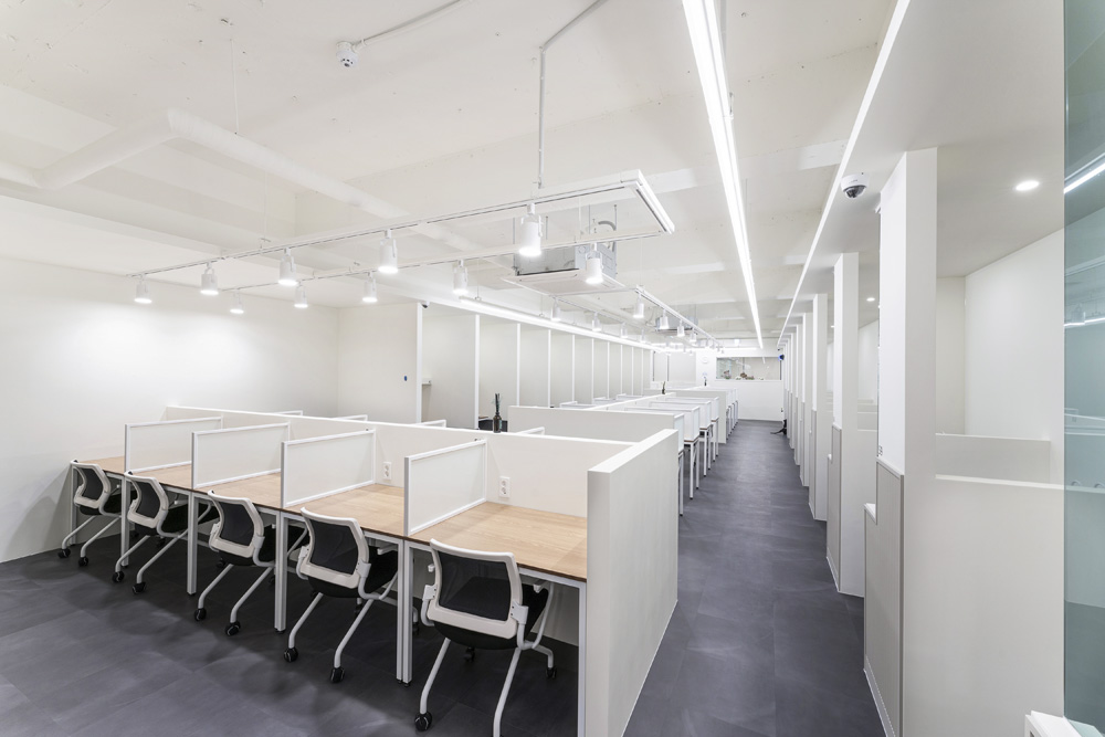 简约白调 | 80 平米咖啡厅的室内设计魅力-4