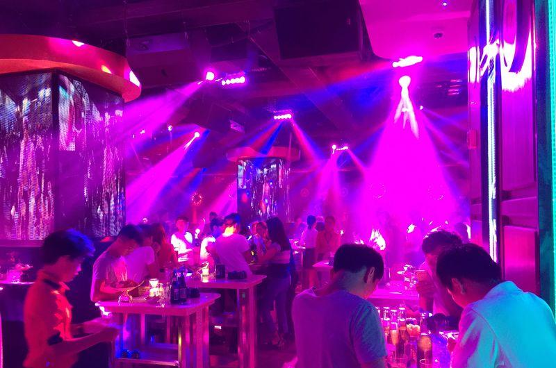 海南昌江呀诺达复古文艺酒吧-24