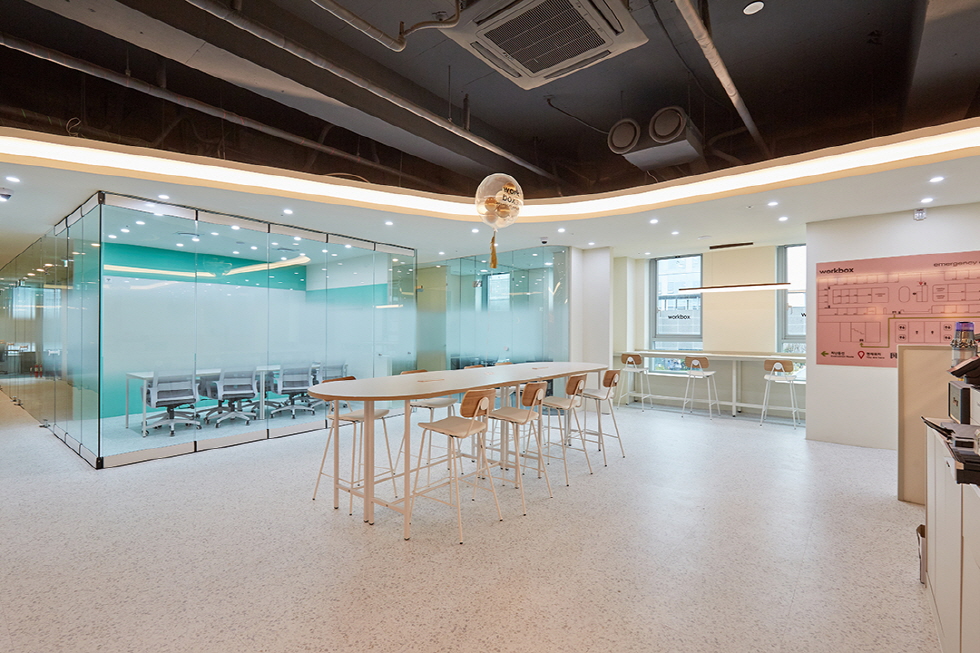 现代简约共享办公空间设计——120 平米的工作盒子-6