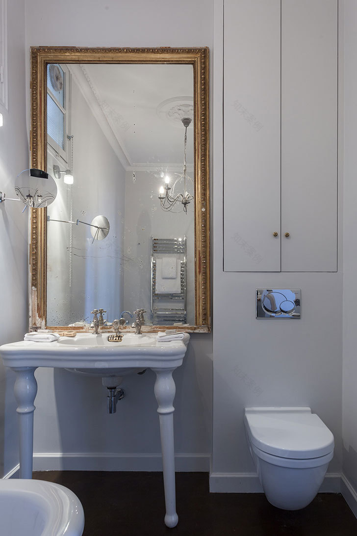 巴黎风情公寓 | 画饰与大胆色彩的完美融合-14