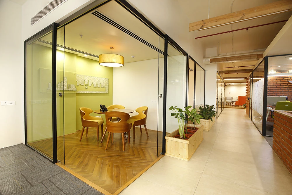 活力四溢的印度总部办公空间-23