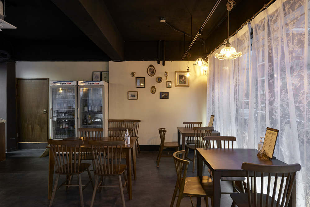 现代简约风 30 平米小酒馆，打造温馨社交空间-11