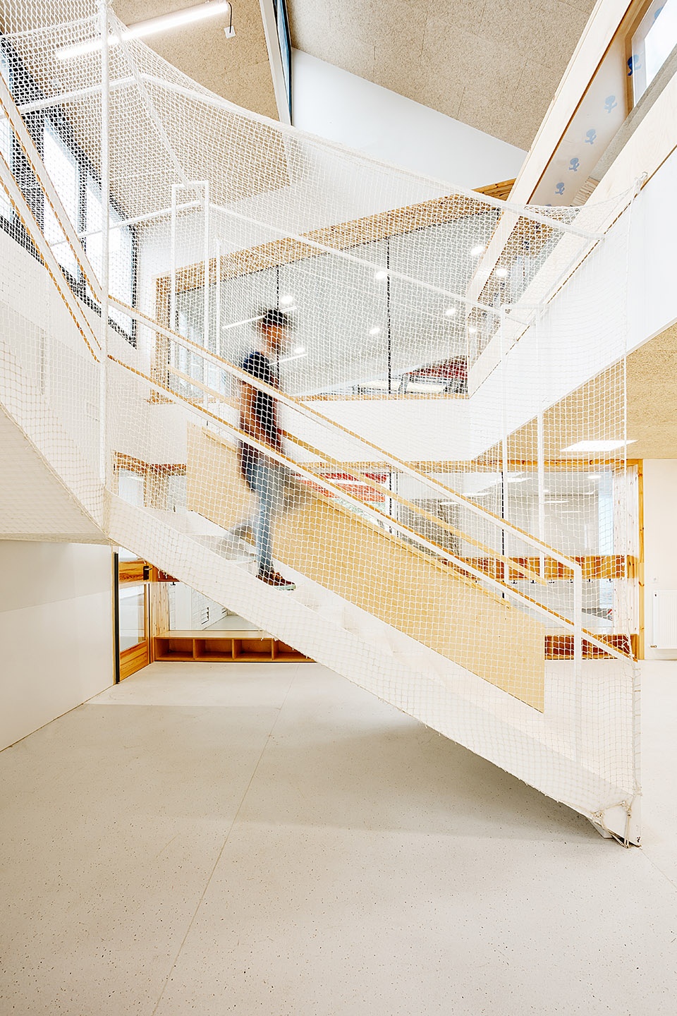 灵活多变的空间魔法,西班牙幼儿园蜕变重生-38