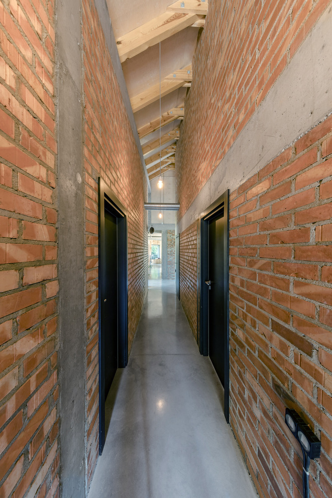 波兰村庄里的“石棺”别墅-52