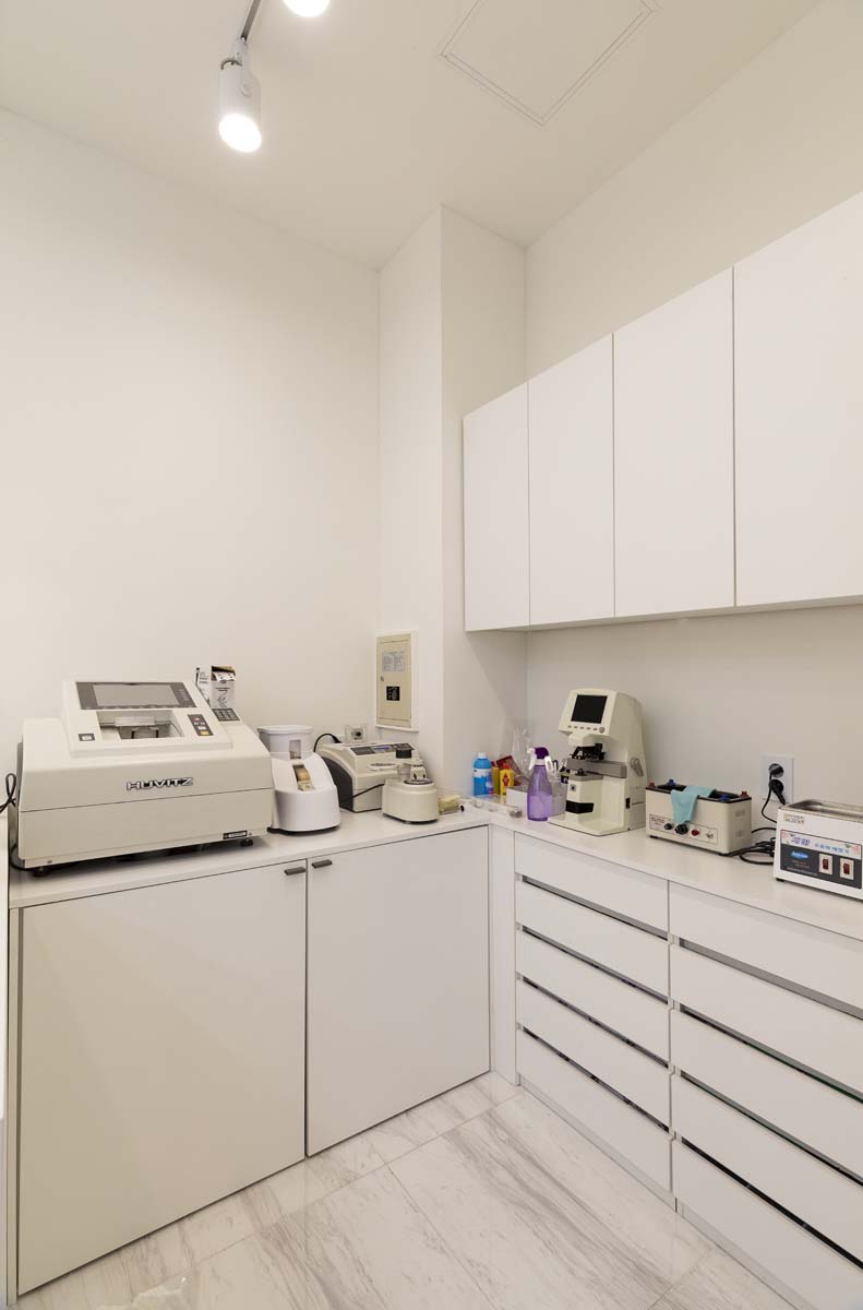 简约现代的 22 平米眼镜店设计-13