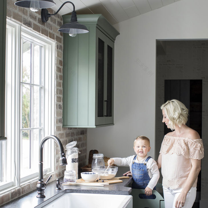 加拿大温馨乡村别墅,功能齐全的厨房与洗衣房-10