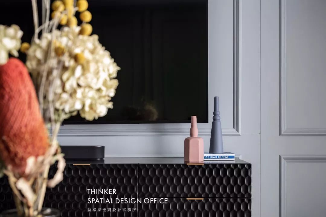 温柔色彩&精致线条,大男孩的治愈系美宅-44