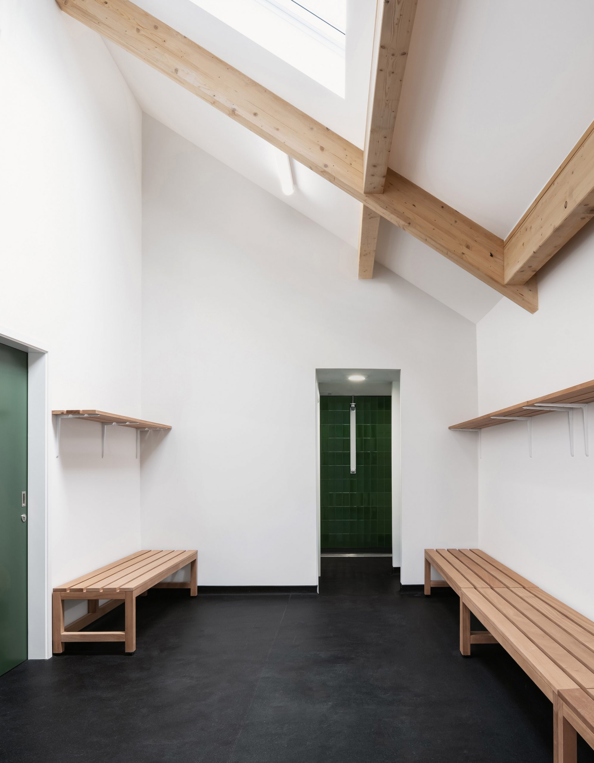 伦敦皇家公园里的现代木质 cricket 俱乐部-27