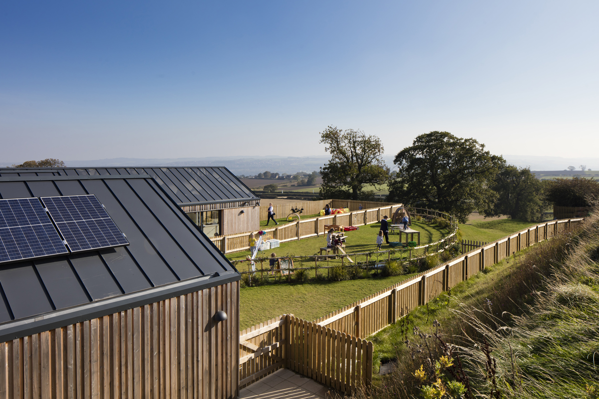 草地上的托儿所，英国 / MailenDesign-9