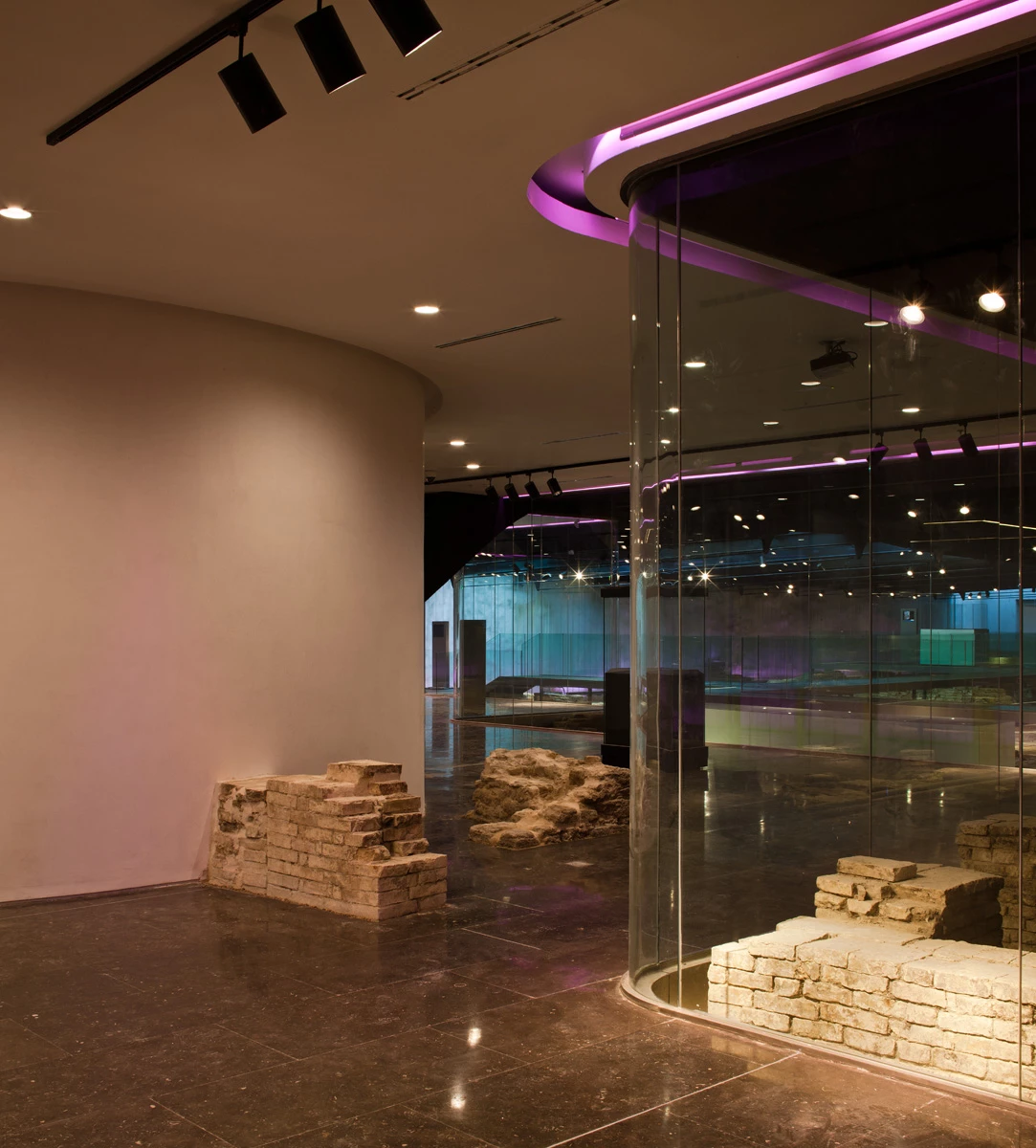 西班牙塞维利亚地下考古博物馆·“无界空间”的创意设计-11