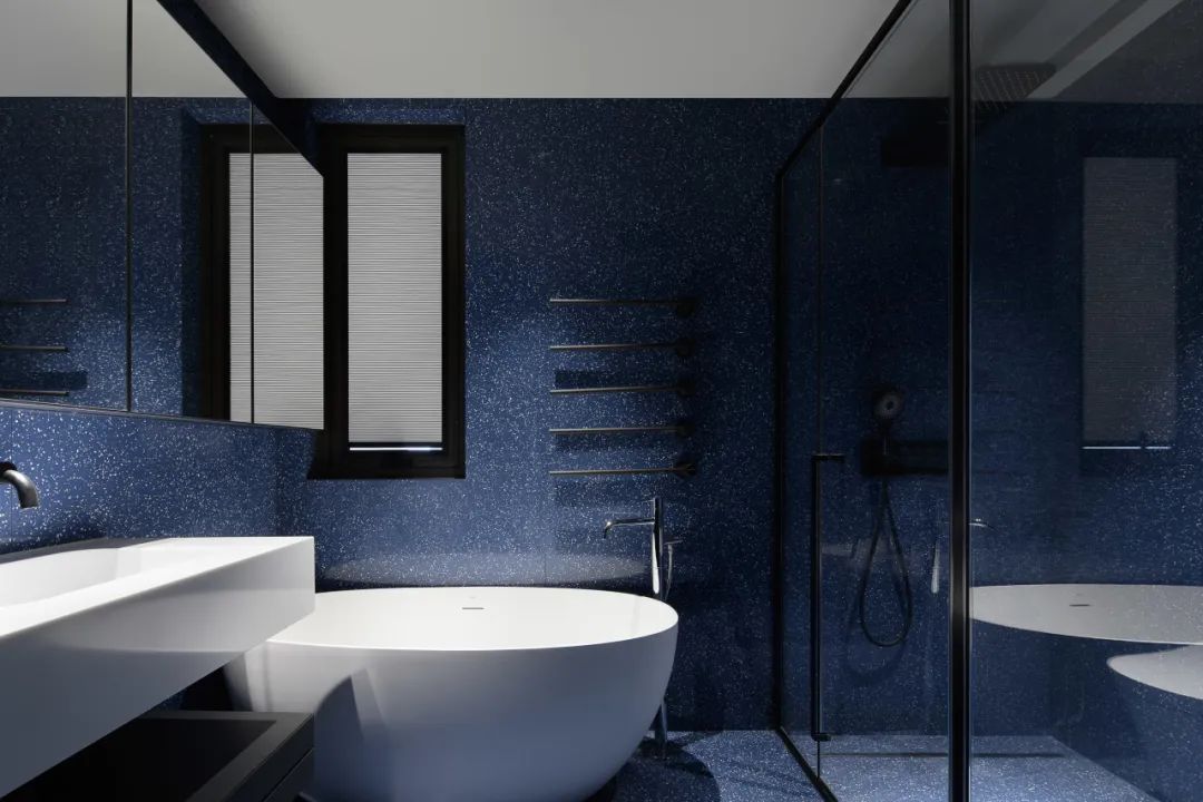 梦幻岛台 · 克莱因蓝的现代家居艺术丨中国江苏-60