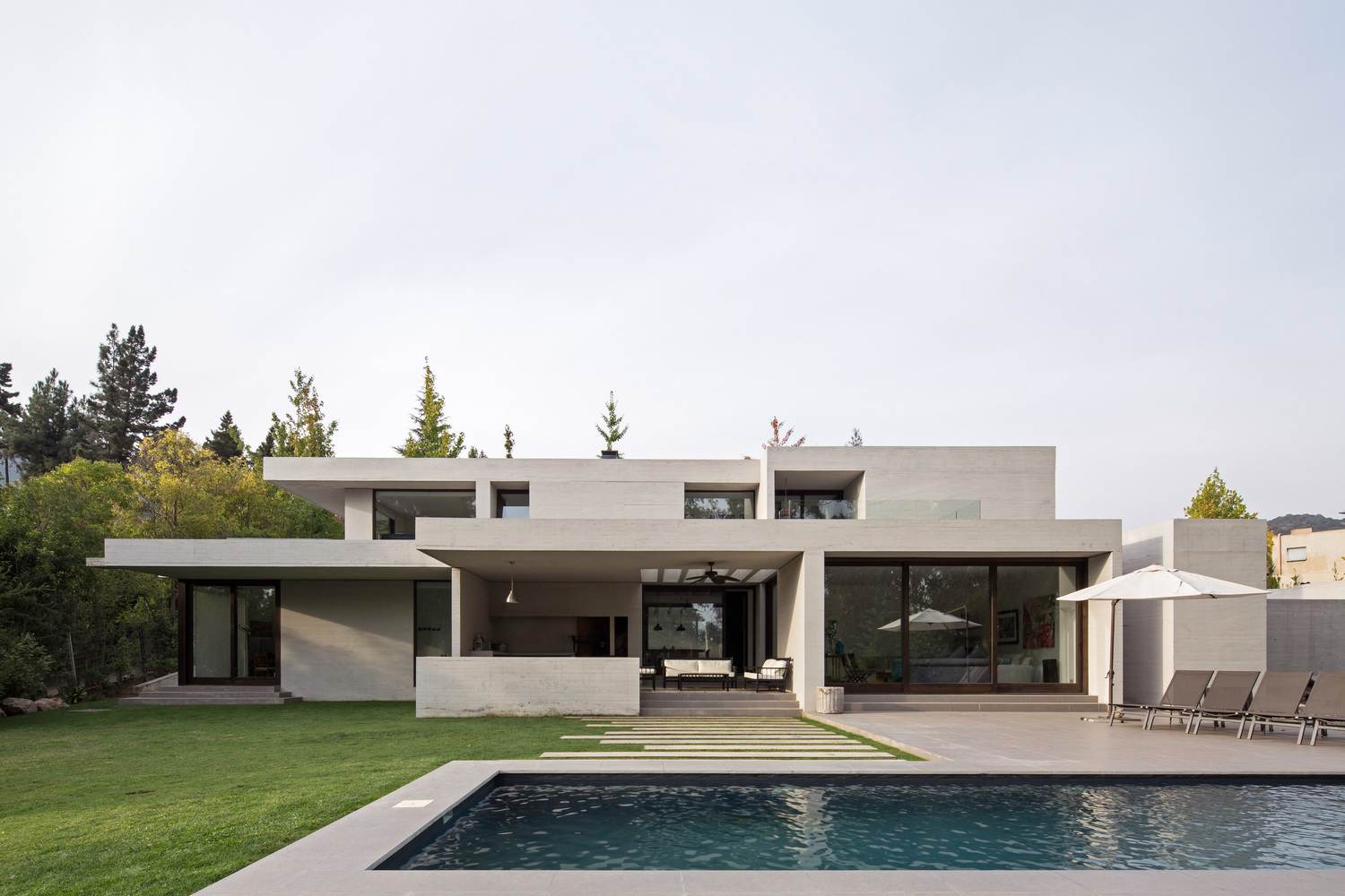 智利森林中的光影之家-30