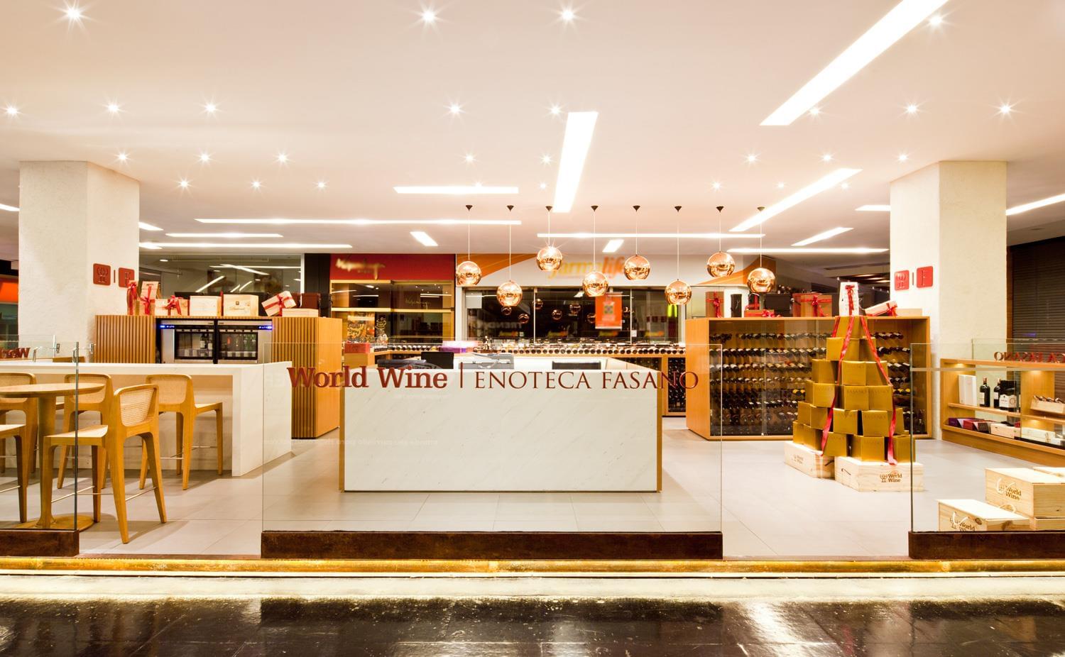 玻璃之魅 · RJ 购物中心的精致葡萄酒店设计-6