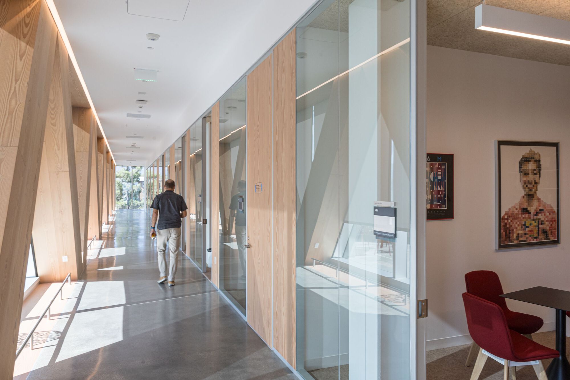 Claremont McKenna College Robert Day Sciences Center / BIG-48