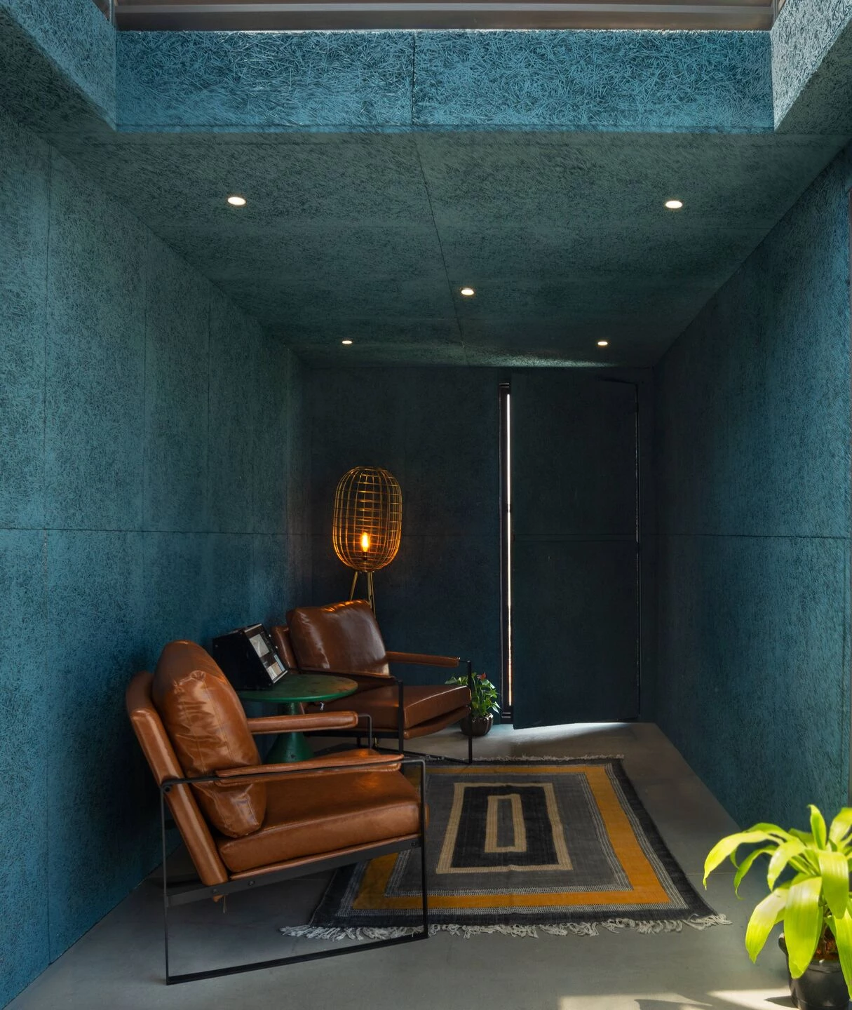 缤纷集装箱里的绿色办公空间-33