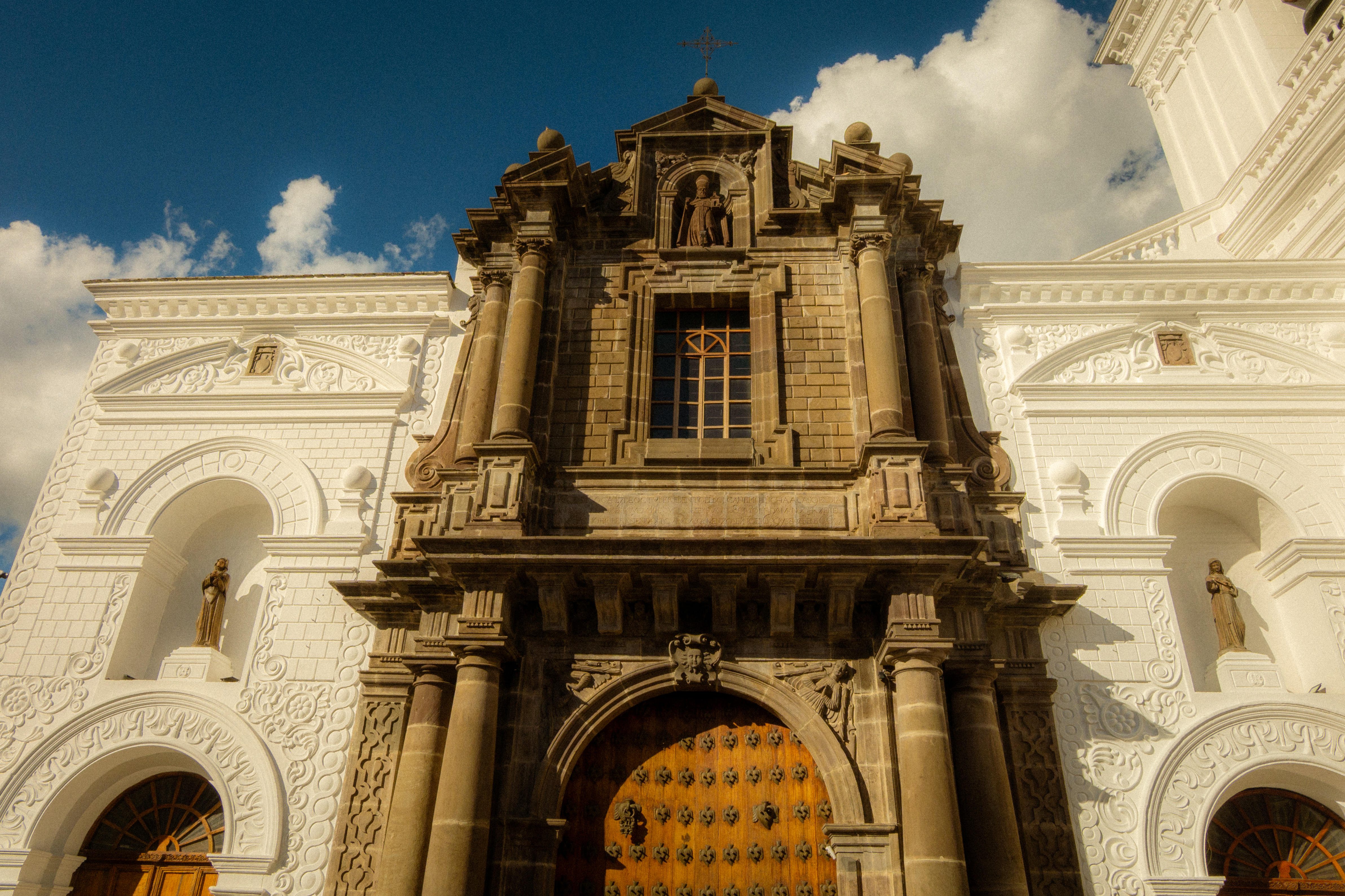 Caminata solitaria por el centro histórico de Quito-12
