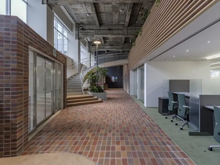 日本前桥新金银行总部改造丨HAGISO,twism design studio-0