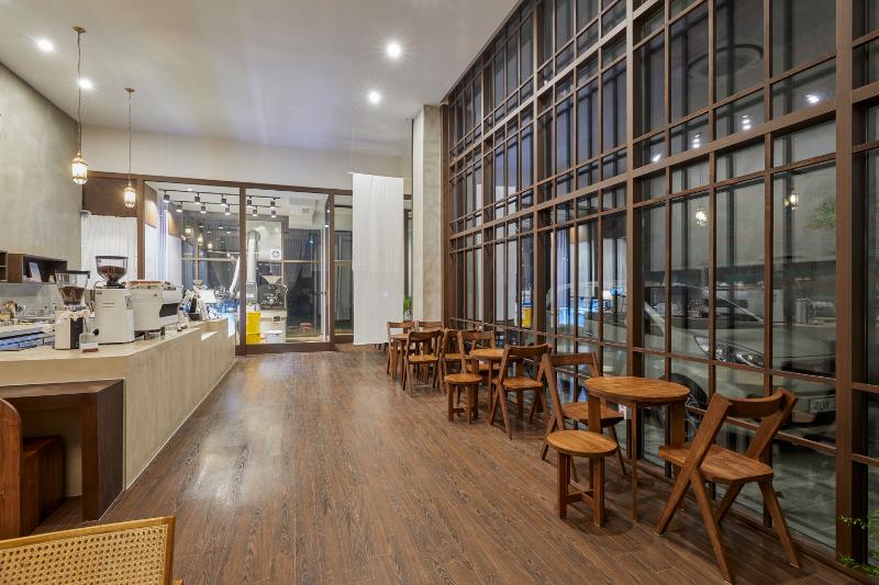 35 坪斯米达咖啡厅，木质装点简约风情-3