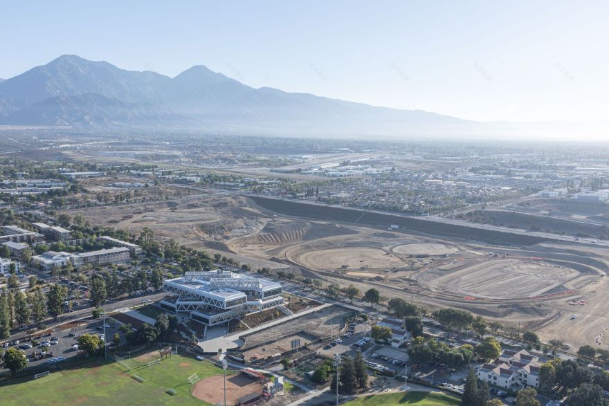 Claremont McKenna College Robert Day Sciences Center / BIG-37