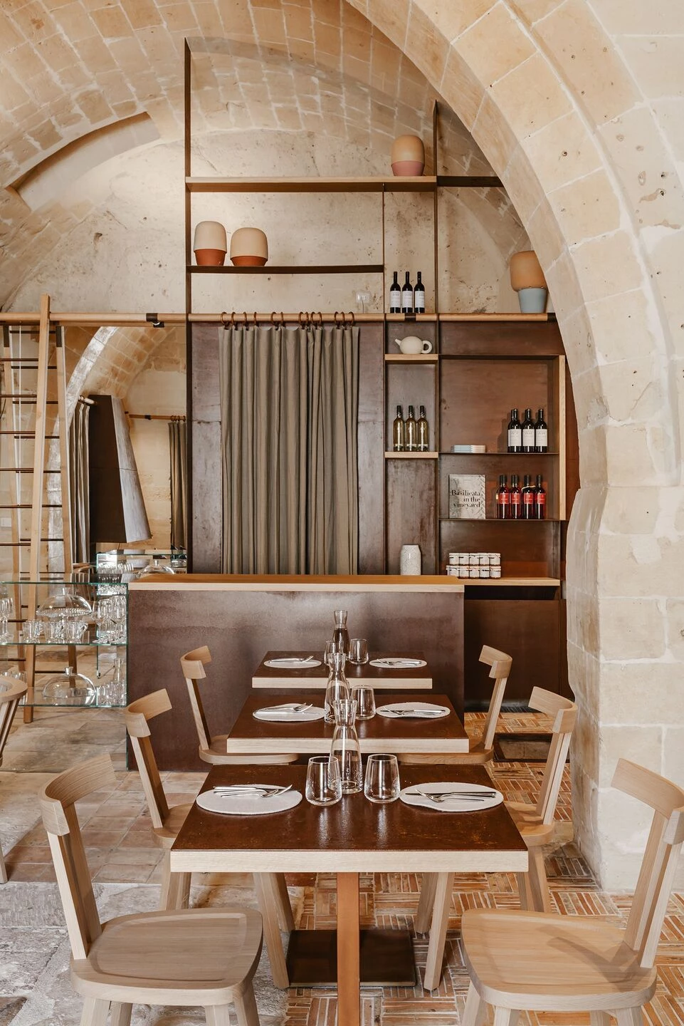 意大利古老城市中的现代早餐沙龙-33