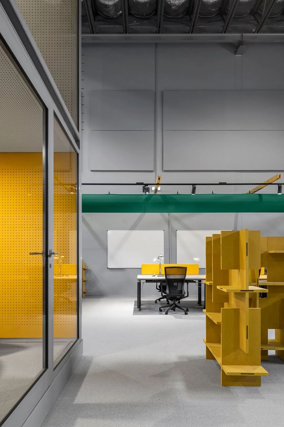 废弃仓库变身高颜值办公室,模块化设计成最大亮点-35