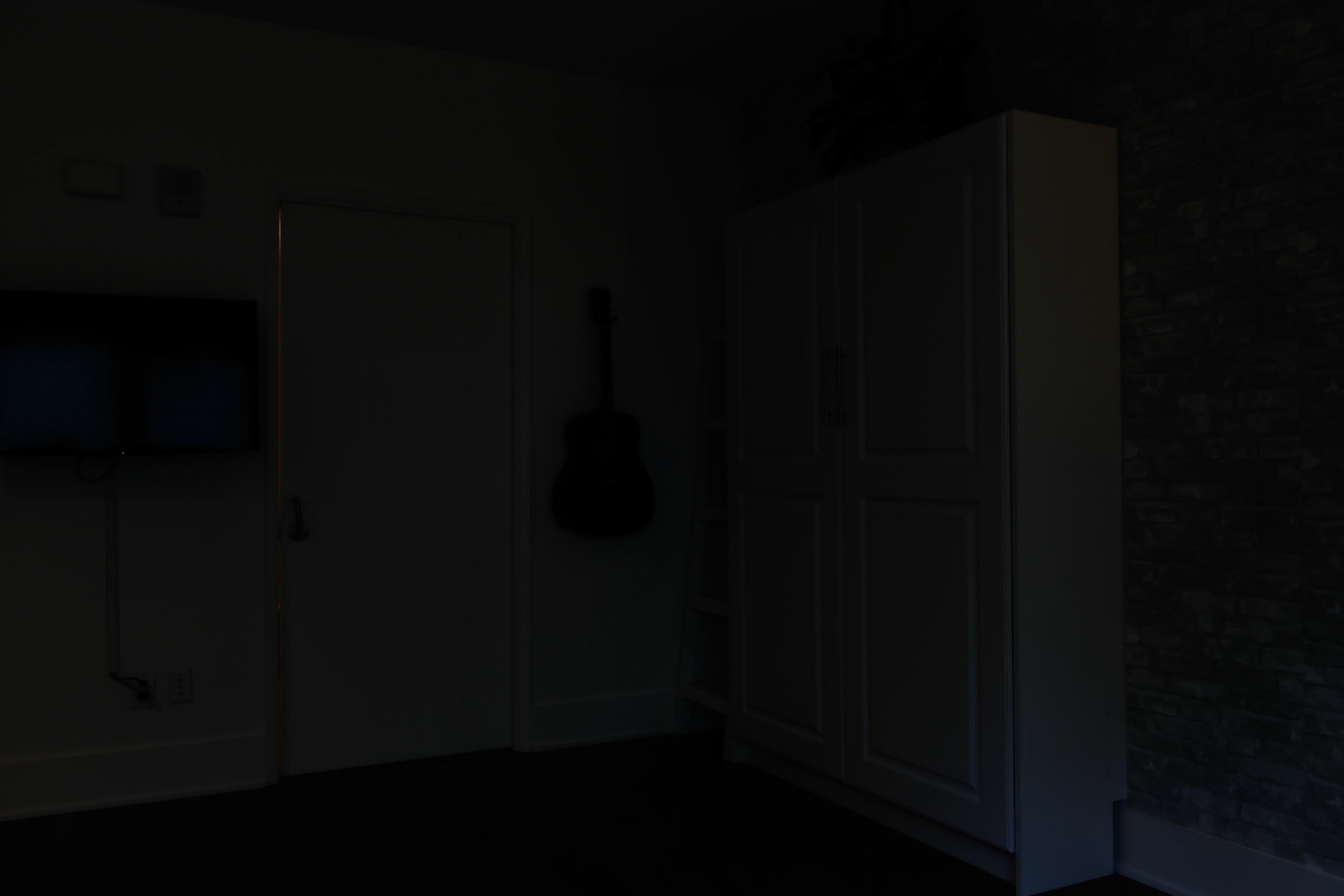 Market St, SF. 94103. AEB 5 Brackets-25