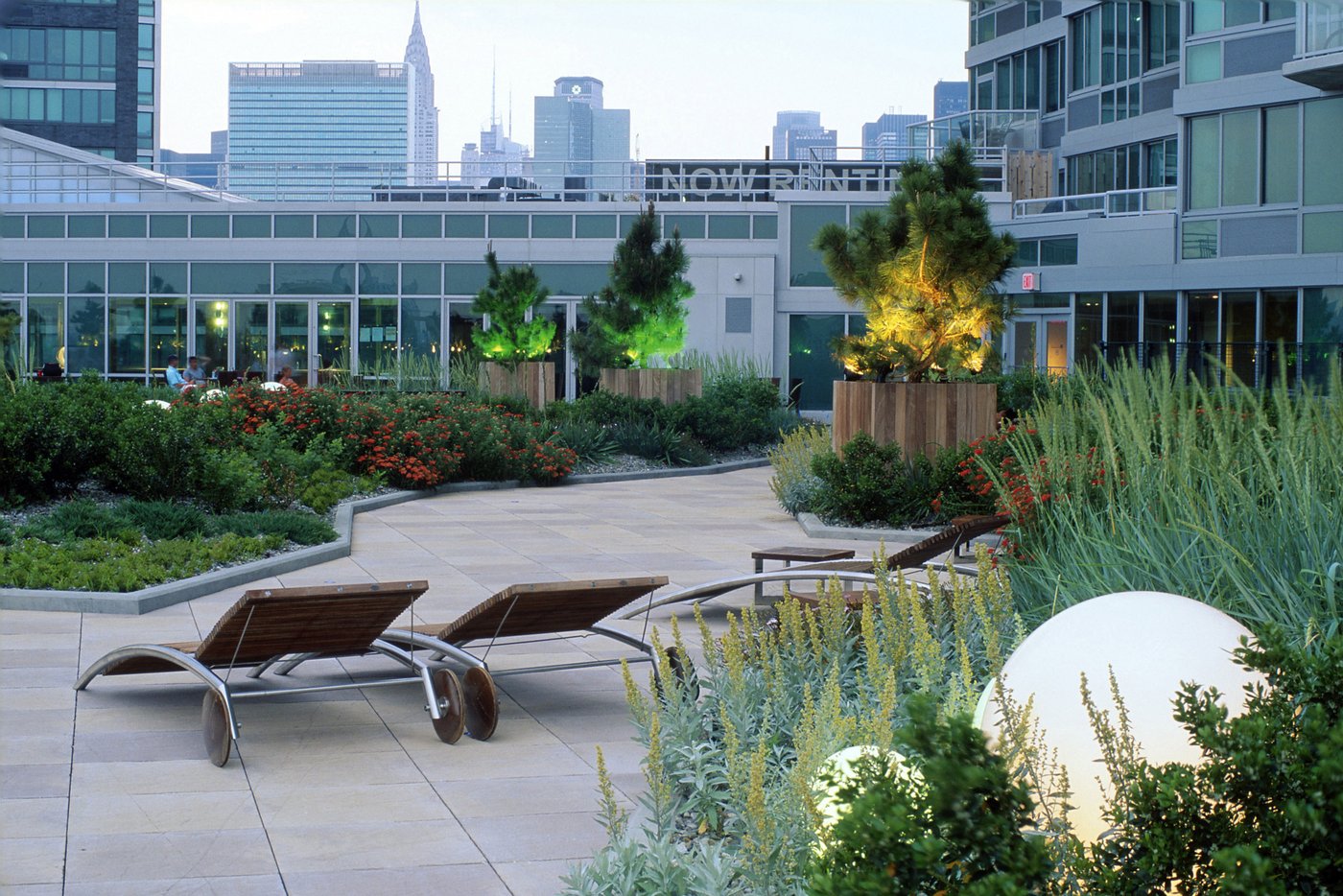 中心大道4705号，MNLA 

注：MNLA可能是特定地点的缩写或代码，由于没有更多背景信息，无法给出更准确的翻译，仅保留原样 丨美国纽约-21