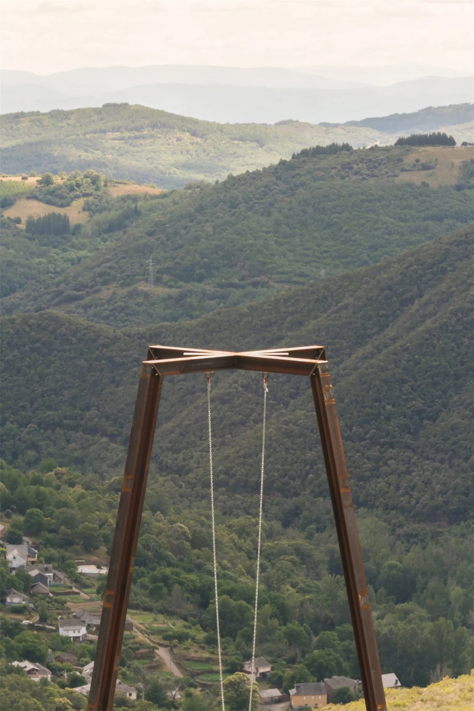 西班牙高山上的秋千-16