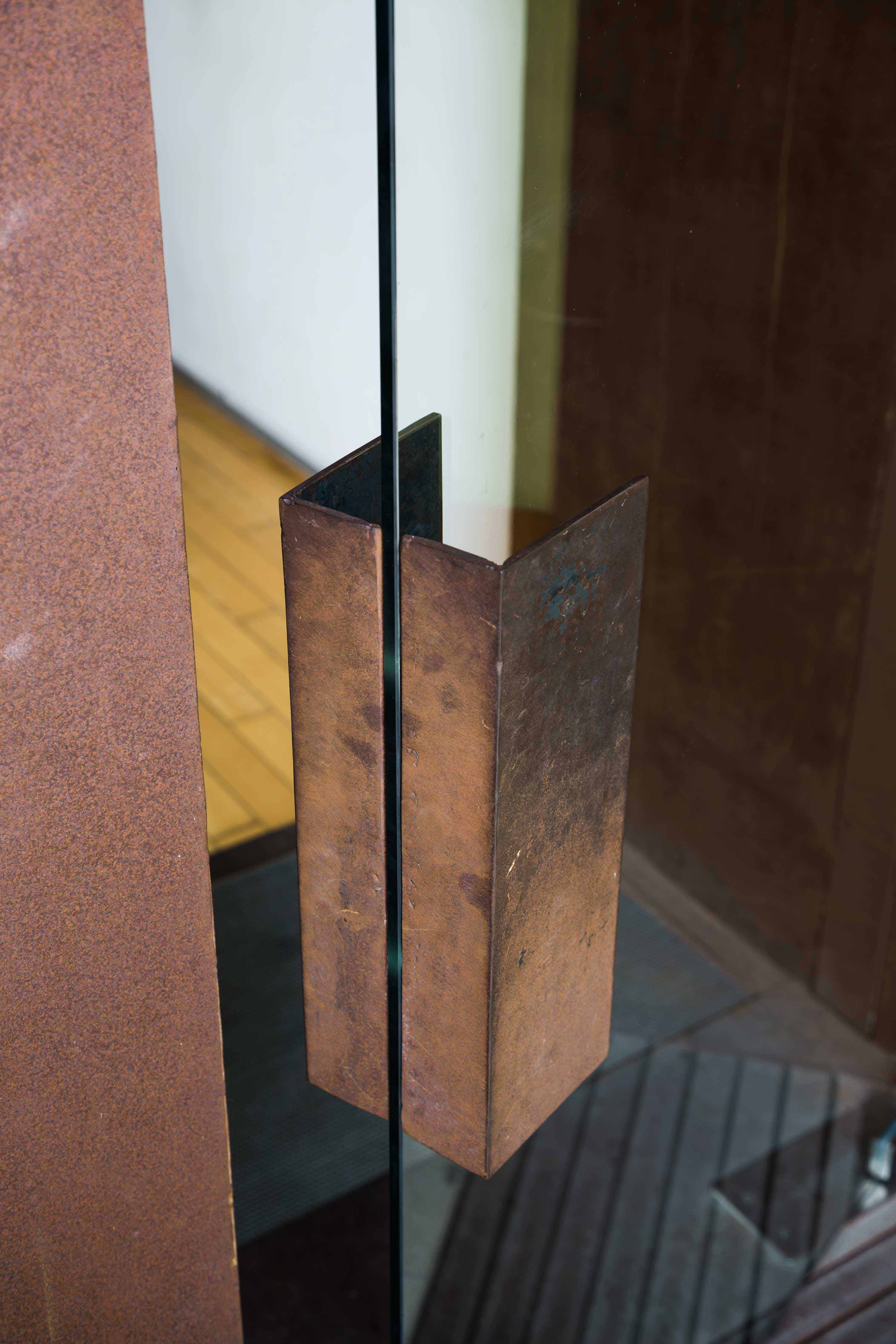 嵌入历史的临时艺术空间-23