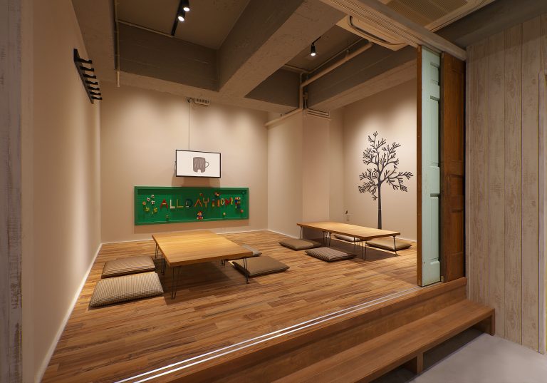 全天营业的家庭式场所（注：ALL DAY表示全天，HOME常见意思是家、家庭、住所 等，这里推测可能是指全天营业的类似家庭氛围的场所，如全天营业的家庭旅馆、全天开放的社区家庭活动中心等，需结合具体语境进一步确定准确含义） 丨日本东京丨岩本胜也＋EMBODY DESIGN-19