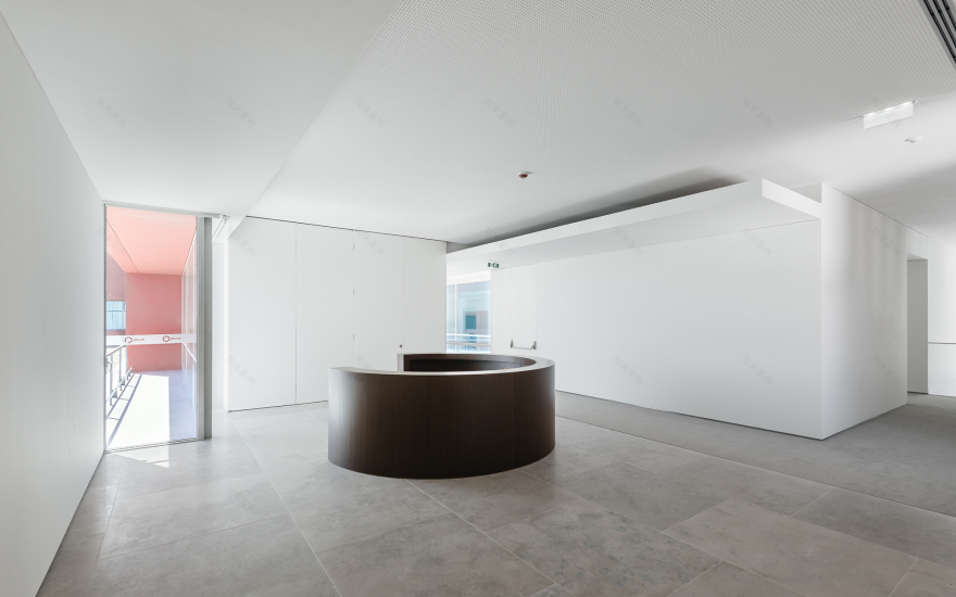 葡萄牙 Plural 药店总部物流中心,古今交融的办公建筑-31