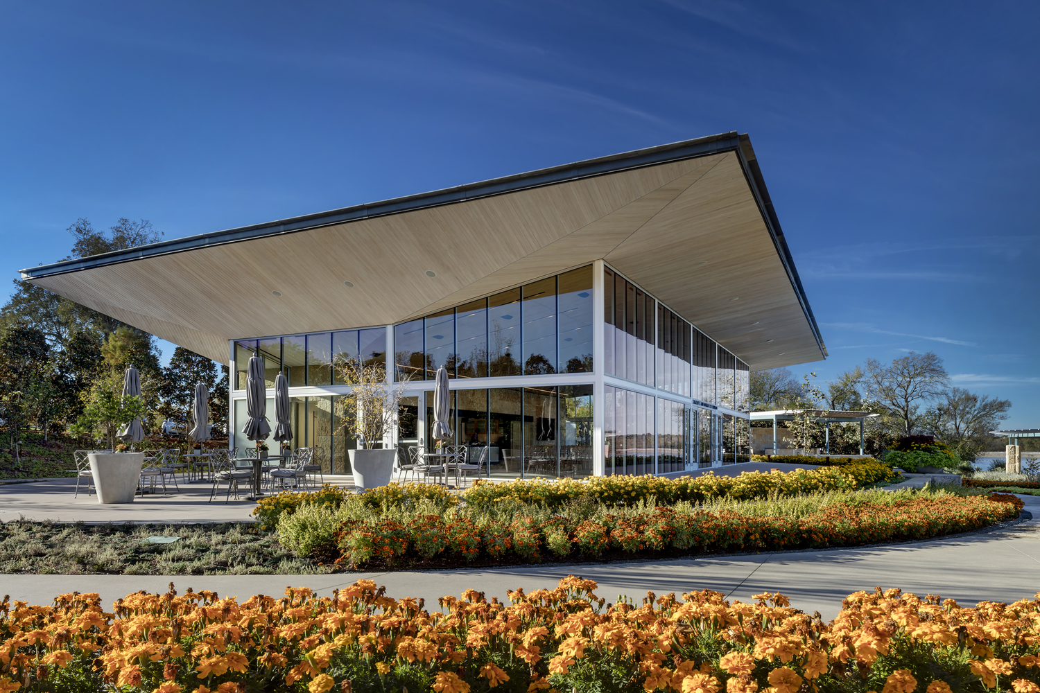 德州达拉斯“夏洛特与唐纳德”多功能演示亭-37