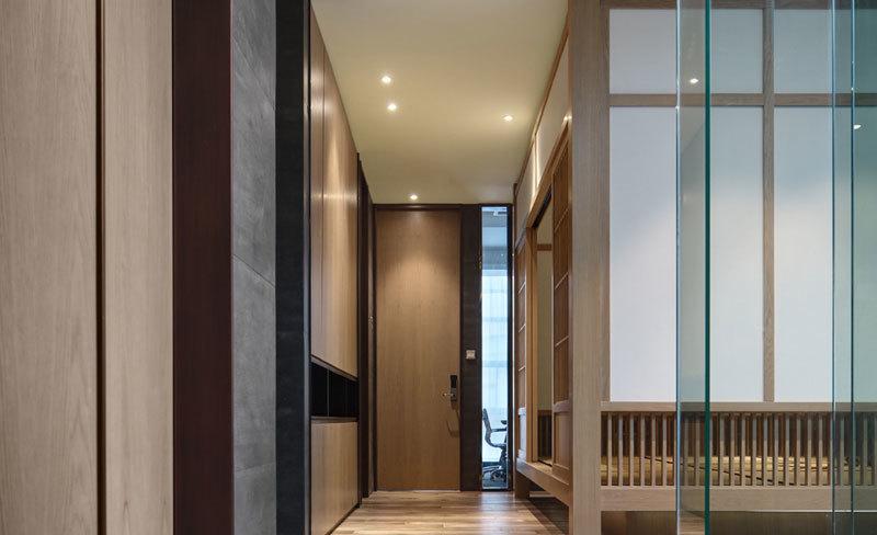 现代优雅办公空间,演绎黑色烤漆与木板的创意结合-7