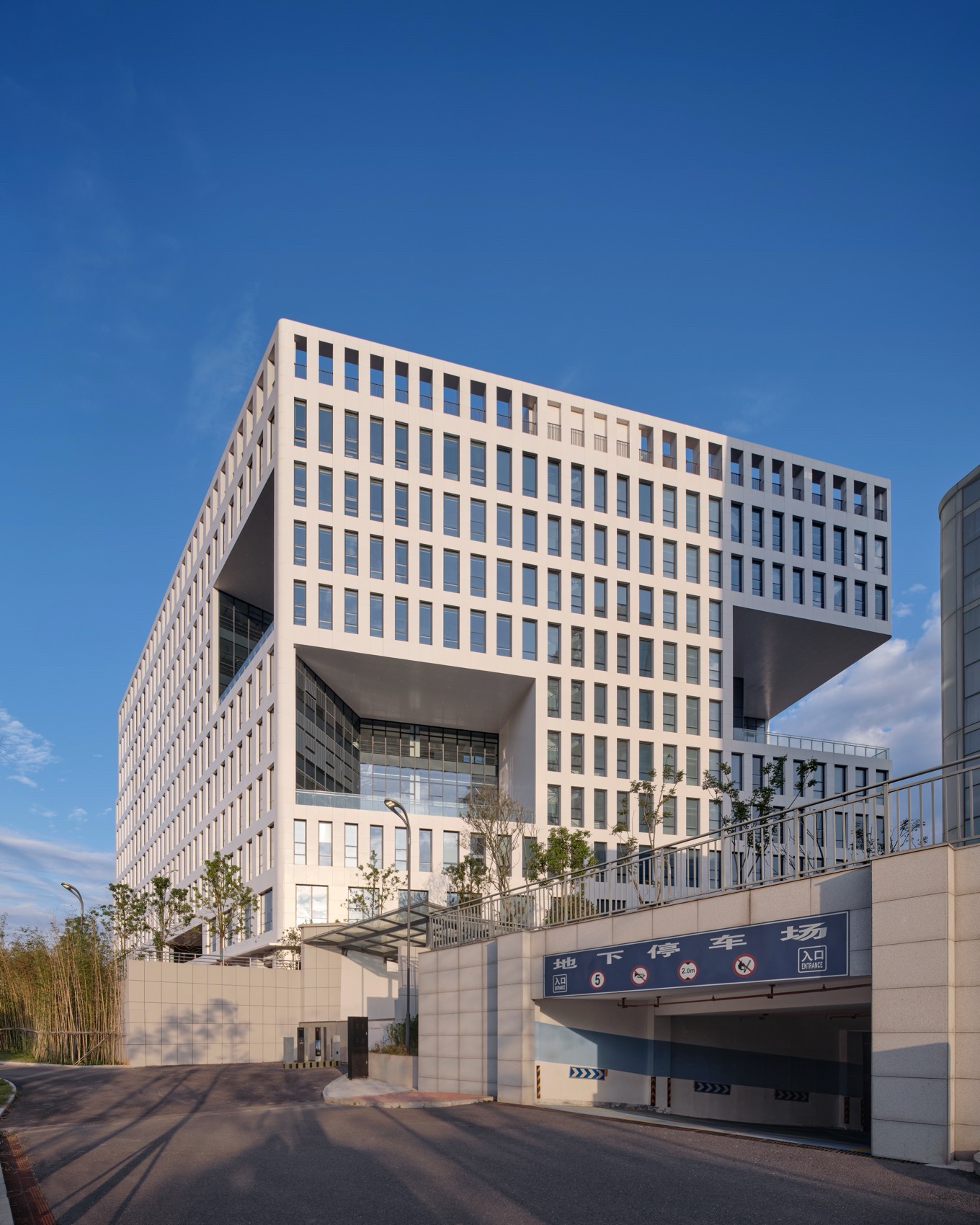 星沙产业基地自贸总部大楼丨中国长沙丨以靠建筑Leeko Architects-34