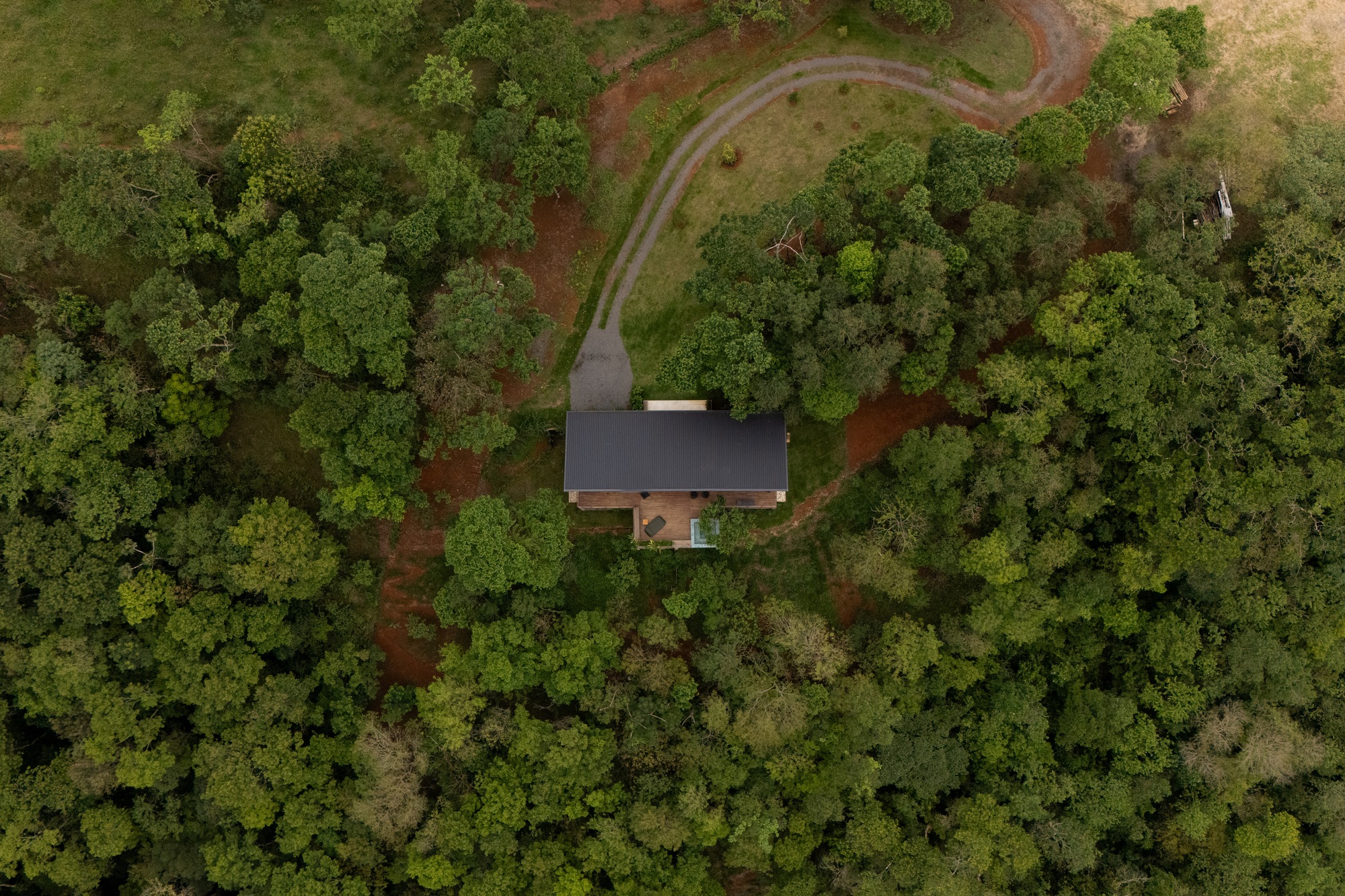 森林小屋（查莱·达马塔）（注：Chalé da Mata可能是特定地点名原样音译，若有具体背景它可能有更恰当的名称，这里信息有限只能音译 ） 丨巴西圣保罗丨Angá Arquitetura-25