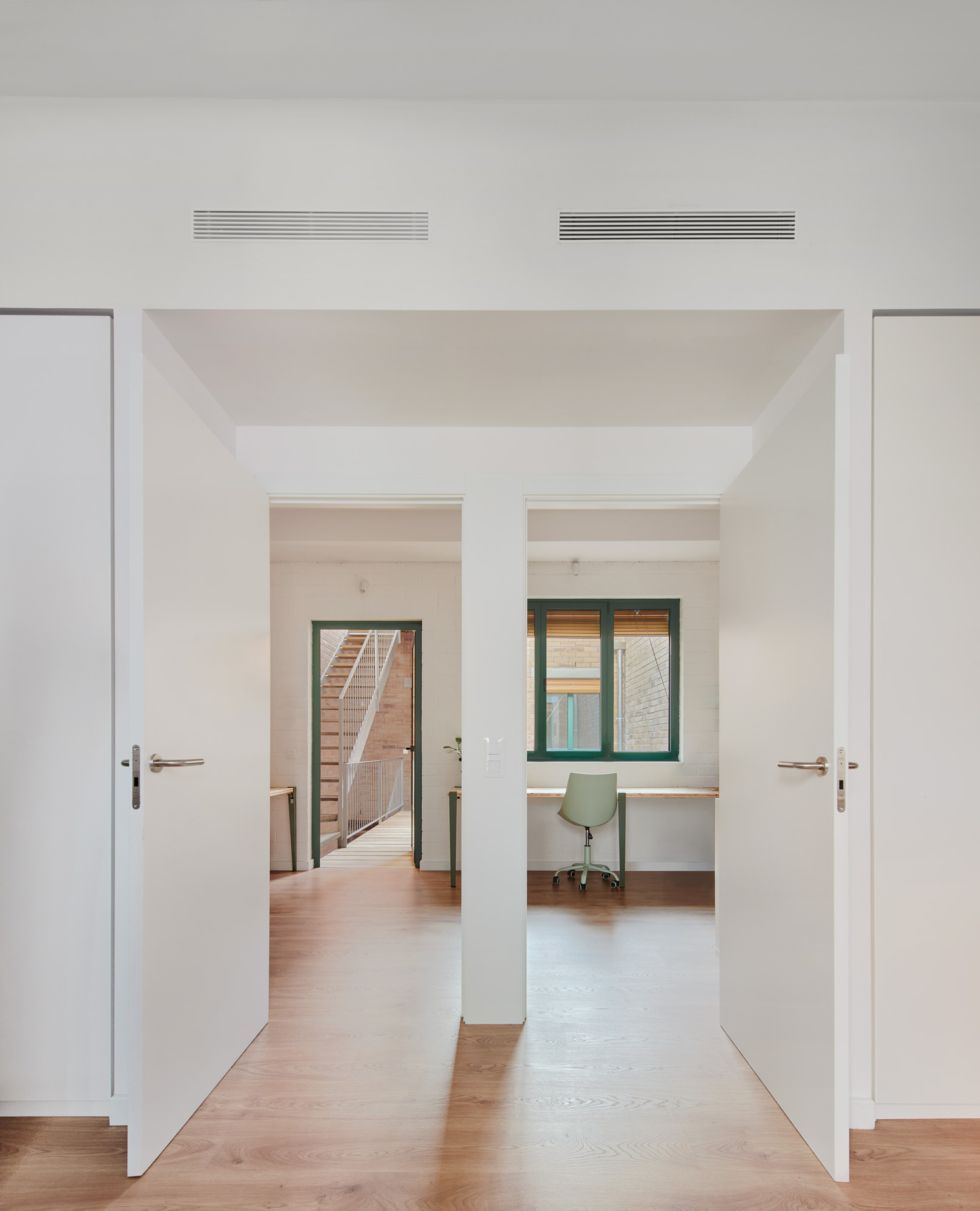 103RAV - New House Between Dividing Walls in Sabadell / Vallribera Arquitectes-38