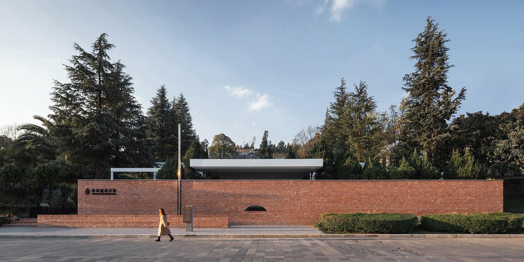 昆明郑晓莲美术馆 | 新旧交融的钢铁艺术花园-17