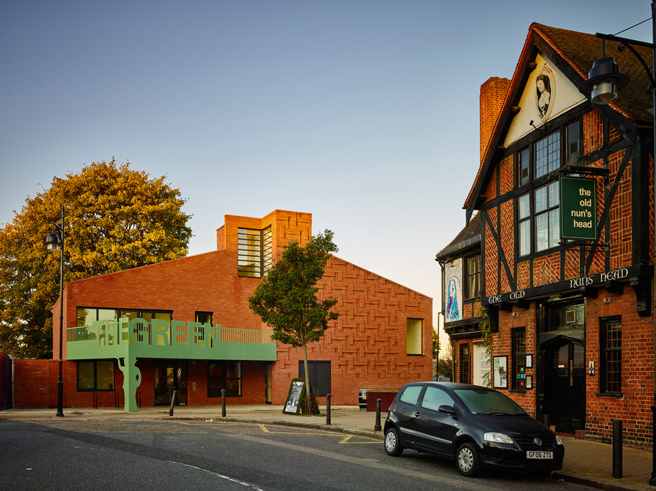 由 AOC 打造的绿色社区中心-9